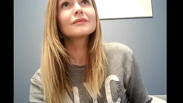 Ginger-bb online show from December 1, 2025, 8:41 am