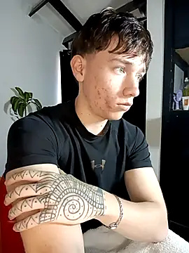 Snapshot of Logan_sixxer chatting on September 13, 2025, 5:24 pm Logan sixxer online show from September 13, 2025, 5:24 pm