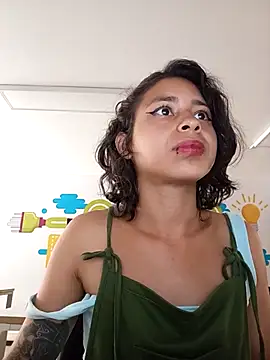 Snapshot of Tendercouple1 chatting on December 5, 2025, 2:14 pm Tendercouple1 online show from December 5, 2025, 2:14 pm