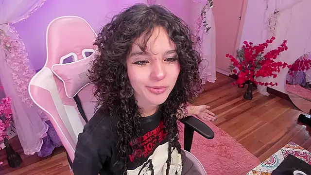 Snapshot of bunny_curly chatting on October 7, 2025, 2:14 pm bunny curly online show from October 7, 2025, 2:14 pm