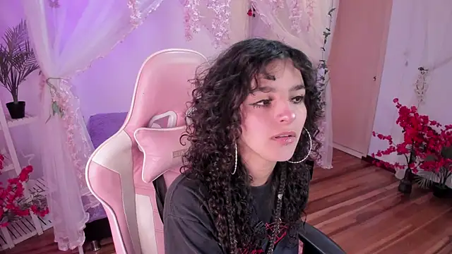 Snapshot of bunny_curly chatting on October 21, 2025, 3:02 pm bunny curly online show from October 21, 2025, 3:02 pm