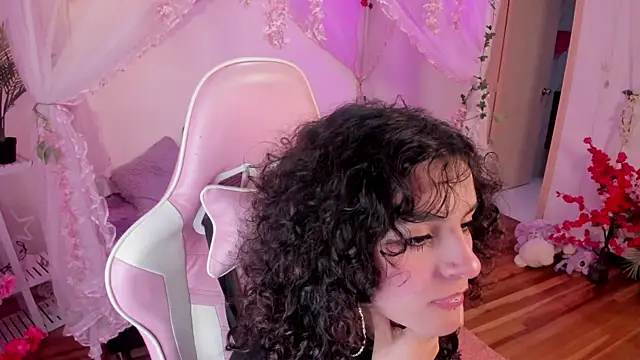Snapshot of bunny_curly chatting on October 22, 2025, 1:22 pm bunny curly online show from October 22, 2025, 1:22 pm