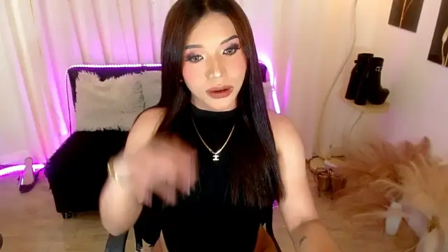 Snapshot of Ubanescka chatting on November 19, 2025, 5:35 pm Ubanescka online show from November 19, 2025, 5:35 pm