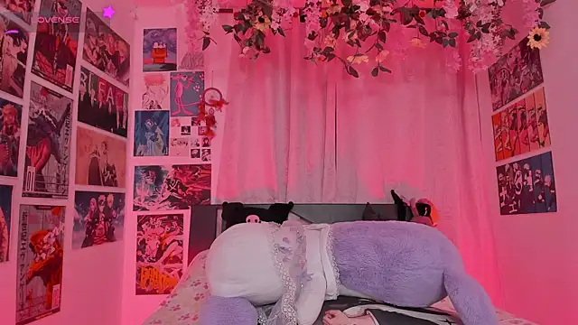 Snapshot of FluffyMelons chatting on April 3, 2026, 11:03 pm FluffyMelons online show from April 3, 2026, 11:03 pm