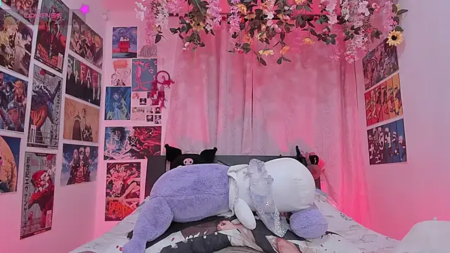 Snapshot of FluffyMelons chatting on April 8, 2026, 11:05 pm FluffyMelons online show from April 8, 2026, 11:05 pm