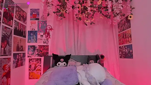 Snapshot of FluffyMelons chatting on April 9, 2026, 10:59 pm FluffyMelons online show from April 9, 2026, 10:59 pm