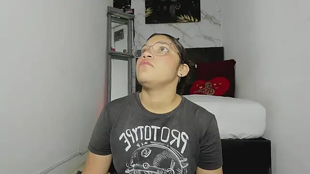 Snapshot of aly_n_sebas chatting on October 5, 2025, 12:14 pm aly n sebas online show from October 5, 2025, 12:14 pm