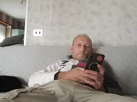 Snapshot of cazzoweb chatting on September 22, 2025, 2:30 pm cazzoweb online show from September 22, 2025, 2:30 pm