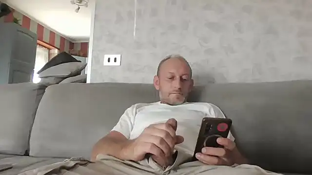 Snapshot of cazzoweb chatting on September 23, 2025, 1:58 pm cazzoweb online show from September 23, 2025, 1:58 pm