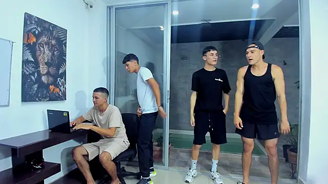 Snapshot of Crazymen_hot chatting on September 15, 2025, 2:11 am Crazymen hot online show from September 15, 2025, 2:11 am