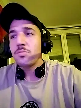 JuicyBigcockxh online show from March 4, 2026, 8:15 pm