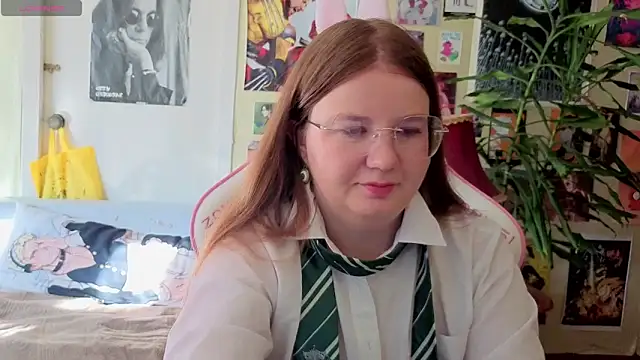 Sienna-Cow online show from October 1, 2025, 11:49 am