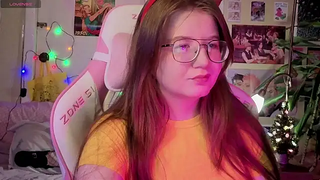 Sienna-Cow online show from December 22, 2025, 5:21 pm