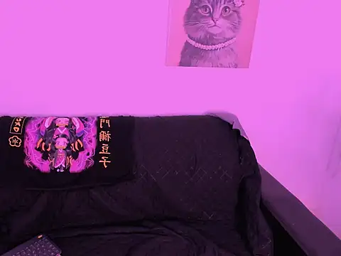 nahomy ryans online show from November 24, 2025, 10:42 pm