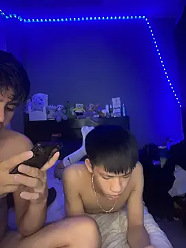Kailertwink online show from April 10, 2026, 2:39 am