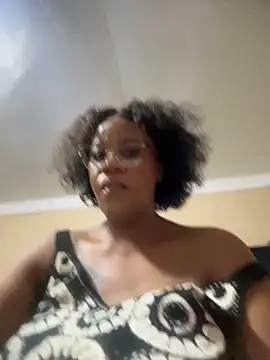 THICKBUNNYCHICKxxx online show from February 5, 2026, 8:35 pm