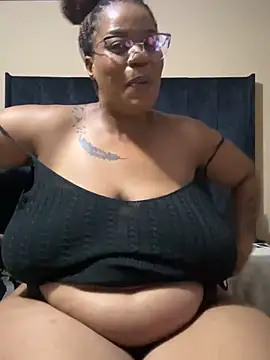 THICKBUNNYCHICKxxx online show from April 4, 2026, 8:28 pm