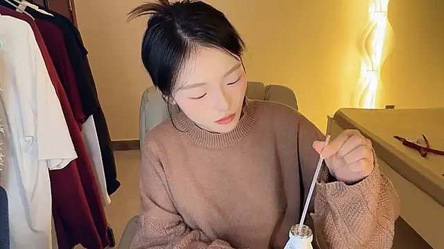 Snapshot of Robin-o3 chatting on October 13, 2025, 8:53 pm Robin-o3 online show from October 13, 2025, 8:53 pm