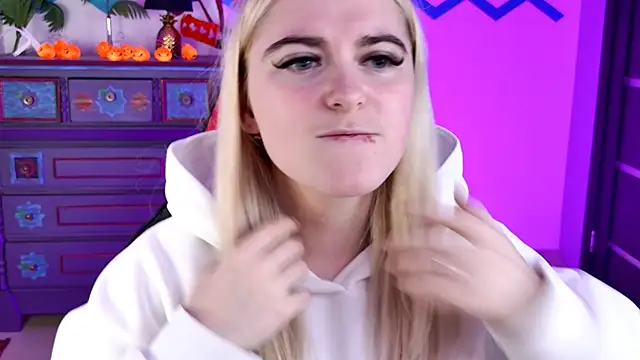 Stef Nicks online show from October 29, 2025, 9:44 am