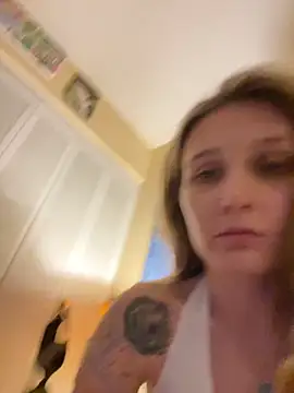 Snapshot of AutumnTides chatting on October 2, 2025, 4:08 am AutumnTides online show from October 2, 2025, 4:08 am