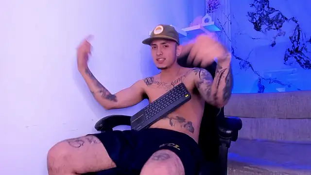 Snapshot of ReyBigx chatting on February 17, 2026, 4:53 am ReyBigx online show from February 17, 2026, 4:53 am