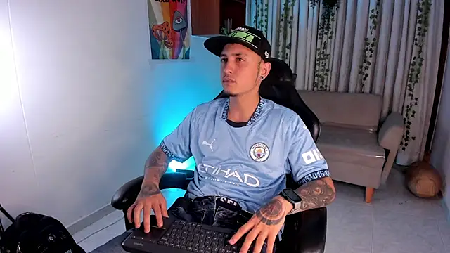 Snapshot of ReyBigx chatting on February 21, 2026, 4:02 am ReyBigx online show from February 21, 2026, 4:02 am