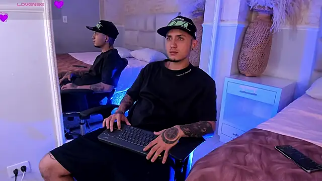 Snapshot of ReyBigx chatting on February 24, 2026, 4:32 am ReyBigx online show from February 24, 2026, 4:32 am