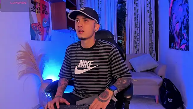 Snapshot of ReyBigx chatting on February 25, 2026, 3:49 am ReyBigx online show from February 25, 2026, 3:49 am