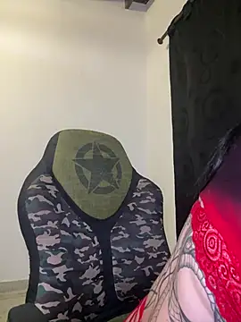 QUEENLAMIAXX online show from April 18, 2026, 4:38 am