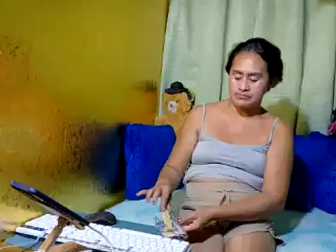 xxloveheart online show from April 14, 2026, 11:38 am