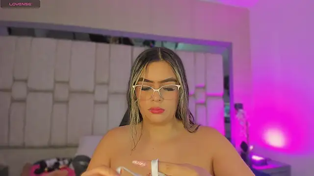 Snapshot of Samarafernandez chatting on September 27, 2025, 3:11 am Samarafernandez online show from September 27, 2025, 3:11 am