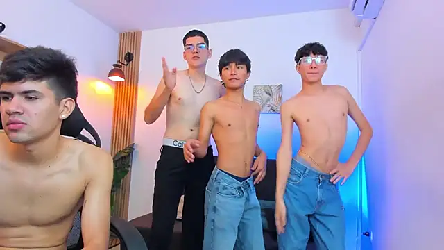 Snapshot of Bad_BoysW chatting on November 4, 2025, 1:54 pm Bad BoysW online show from November 4, 2025, 1:54 pm