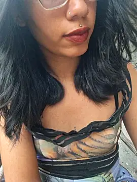 RavenShyfit online show from November 14, 2025, 8:40 pm