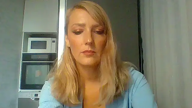 Vexxaa online show from October 1, 2025, 2:12 pm