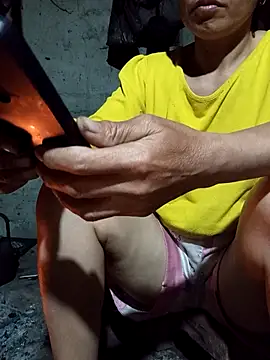 Snapshot of TinTin321 chatting on March 8, 2026, 11:19 pm TinTin321 online show from March 8, 2026, 11:19 pm