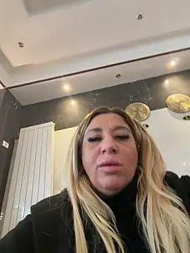 Snapshot of TheeaBlanco chatting on December 2, 2025, 6:41 am TheeaBlanco online show from December 2, 2025, 6:41 am