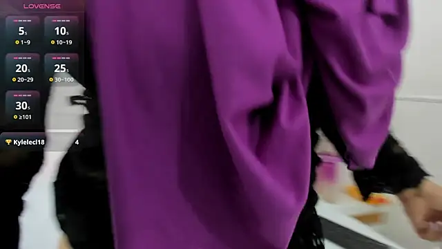 azaharaaa  online show from September 9, 2025, 11:43 am