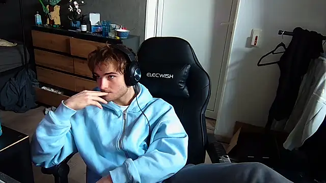 Snapshot of Rudi2007Eye chatting on February 10, 2026, 11:14 am Rudi2007Eye online show from February 10, 2026, 11:14 am