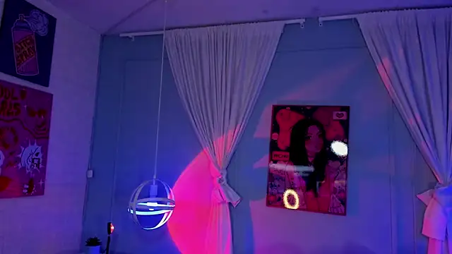 Hannahpage online show from October 6, 2025, 11:40 am