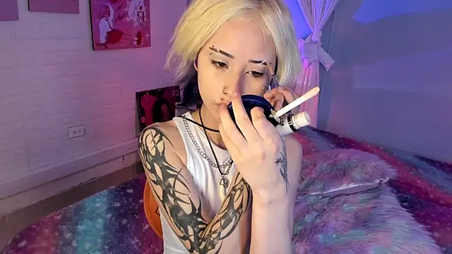 Hannahpage online show from October 22, 2025, 11:54 am