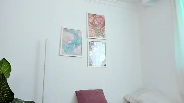 canelleGarces online show from April 15, 2026, 7:58 pm