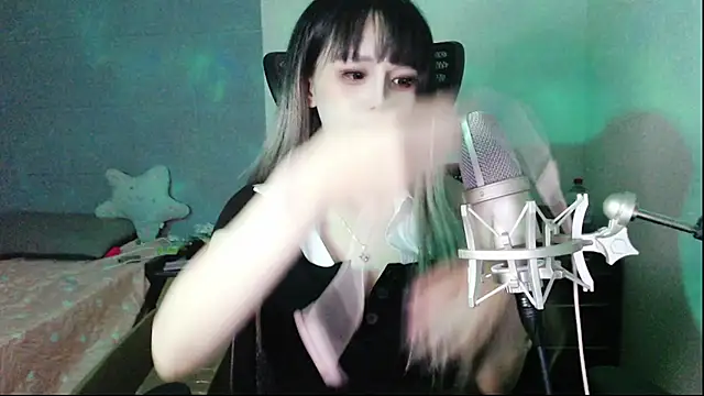 twlilybae online show from June 27, 2026, 12:44 pm