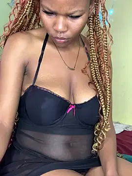 Seductive Yellow Titties online show from May 17, 2026, 1:29 pm
