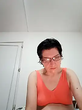 Vera Elle online show from November 28, 2025, 3:42 am