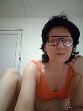 Vera Elle online show from March 1, 2026, 8:00 pm