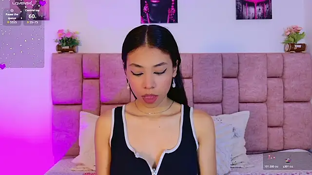 ScarlettLuxe online show from January 12, 2026, 7:52 pm