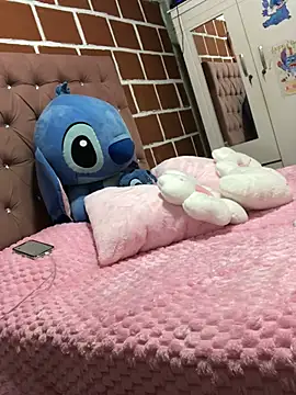 Snapshot of Rachellcooperrr chatting on February 4, 2026, 12:27 am Rachellcooperrr online show from February 4, 2026, 12:27 am