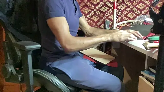 JUSTFORRICH online show from December 4, 2025, 10:40 pm