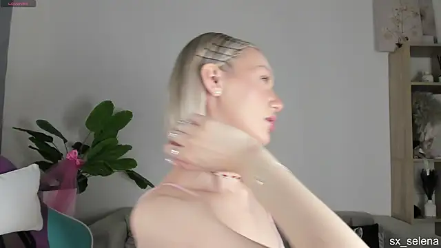 Ice Strawberry online show from March 26, 2026, 3:01 am