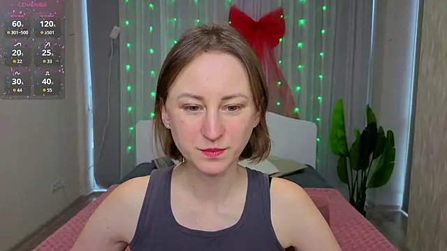 LuluChiiii online show from December 14, 2025, 11:15 am